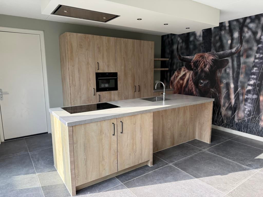 Complete keuken met kookeiland| Van | €7.500 | NU €6.000