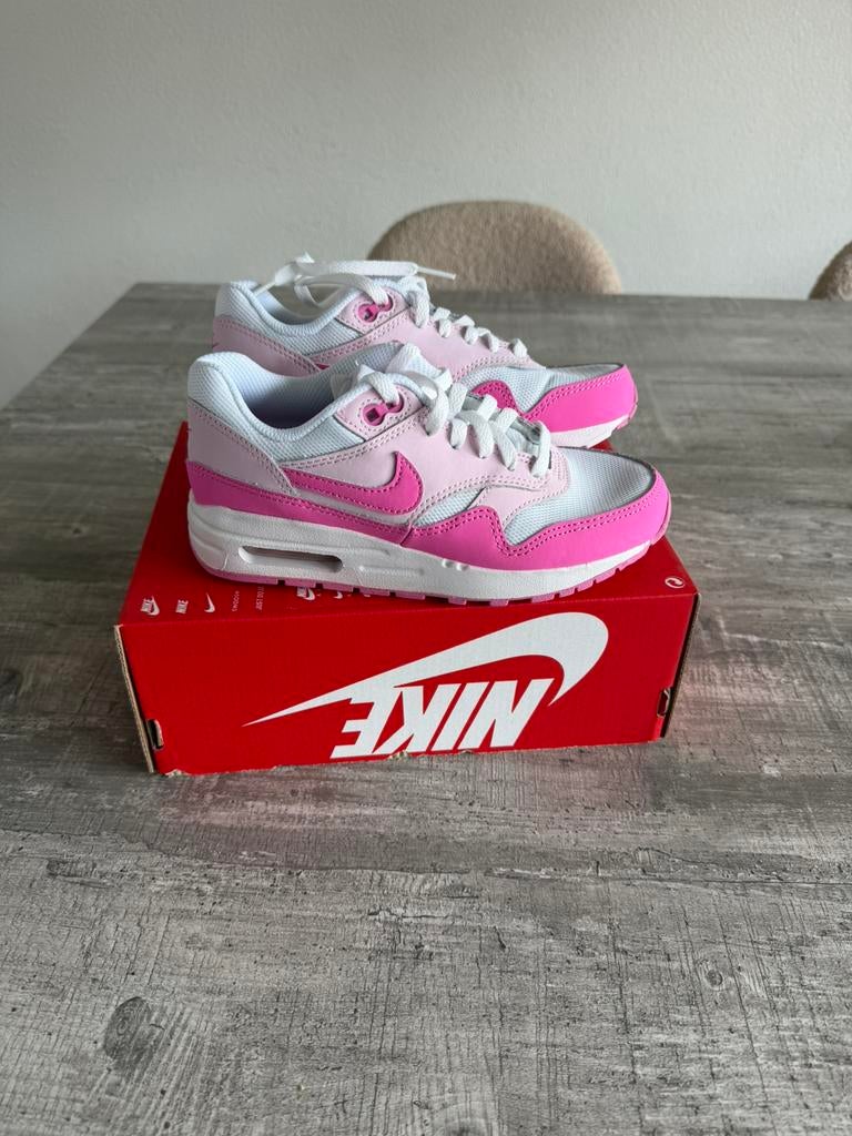 Te koop nieuw paar nike air max 1 in maat 33, Meisje, Schoenen, Nieuw, Ophalen of Verzenden