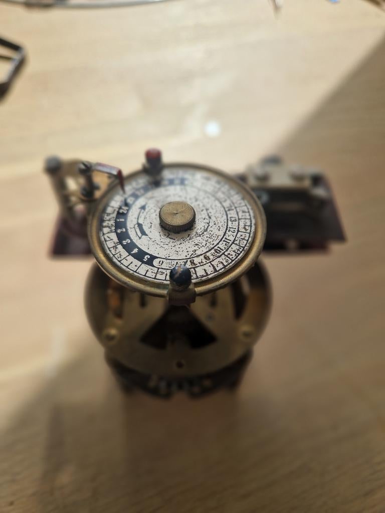 Vintage mechanische schakelklok, Antiek en Kunst, Antiek | Klokken, Ophalen of Verzenden