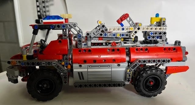 LEGO Technic 42068 Airport Rescue Vehicle, Ophalen of Verzenden, Gebruikt