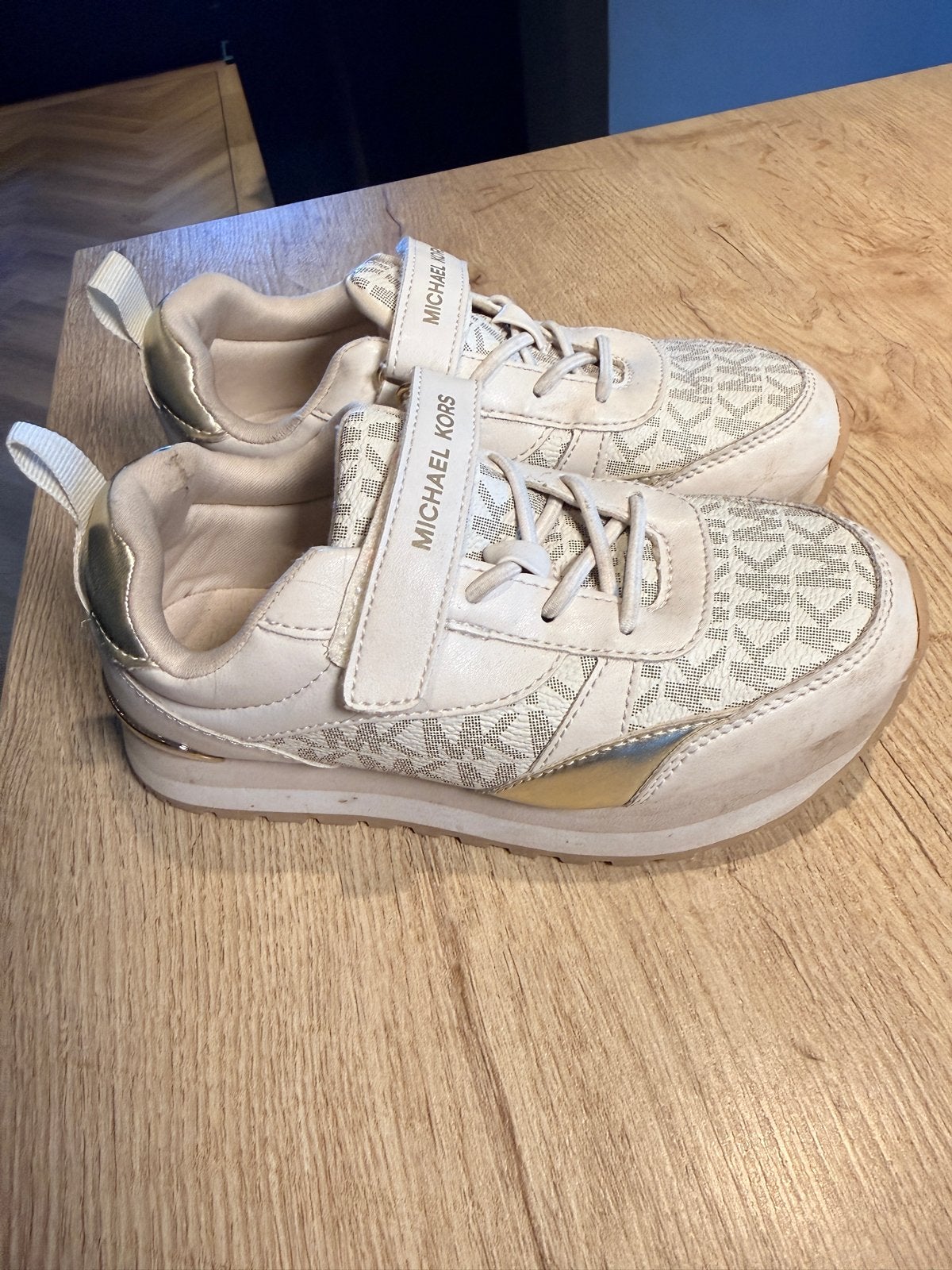 Michael Kors Billie Dorian sneakers beige maat 31, Kinderen en Baby's, Ophalen, Zo goed als nieuw, Meisje, Sportschoenen
