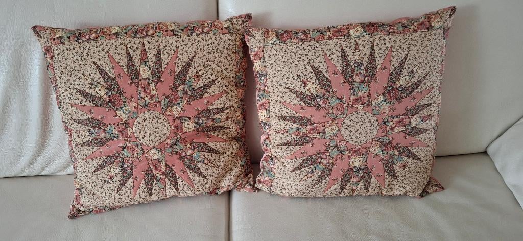 2 Kussentjes (patchwork of quilt), Ophalen of Verzenden, Zo goed als nieuw, Overige kleuren, Vierkant