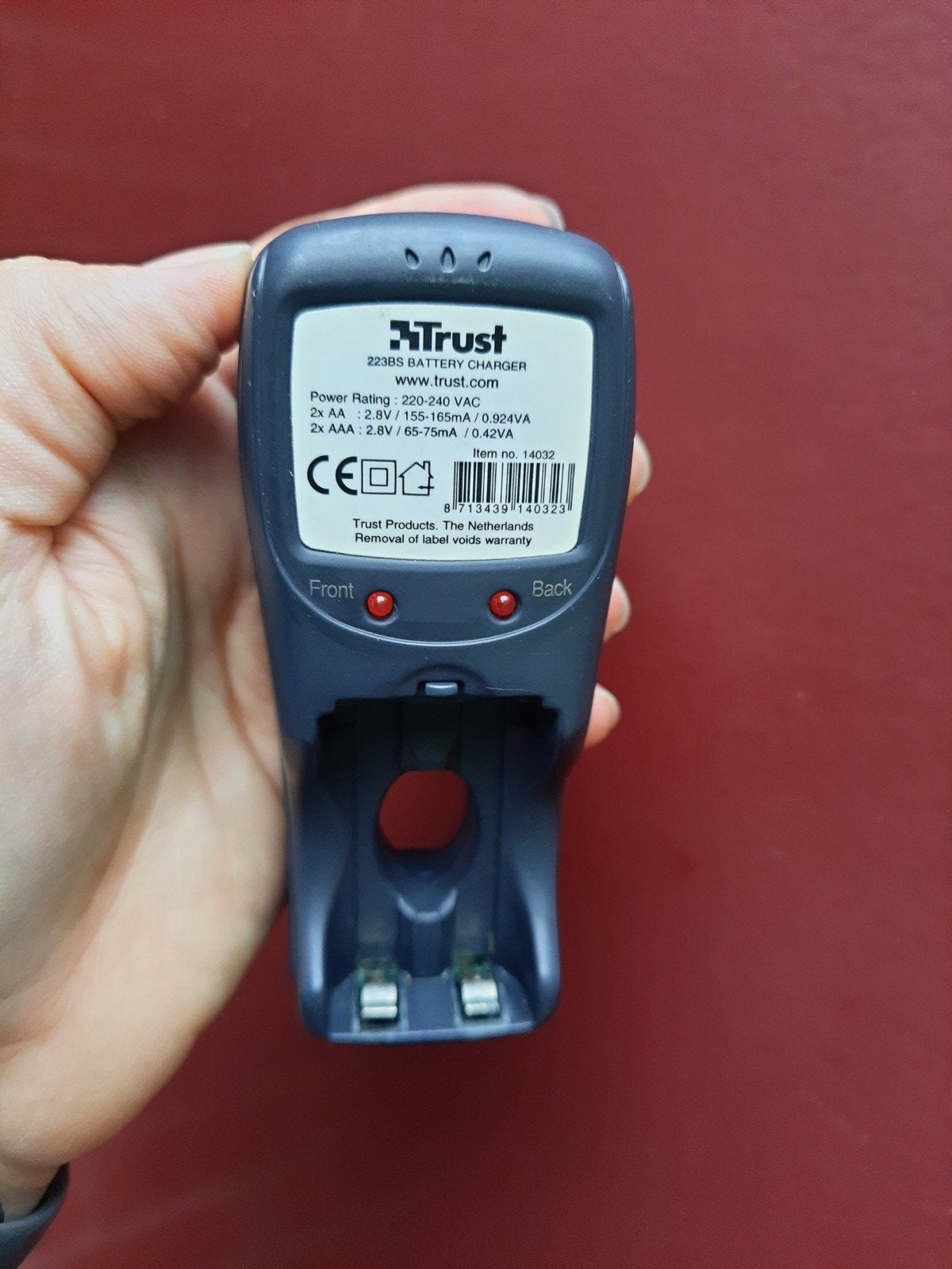 Trust 223BS Batterijlader voor AA en AAA batterijen, Ophalen of Verzenden, Gebruikt, Oplaadbaar