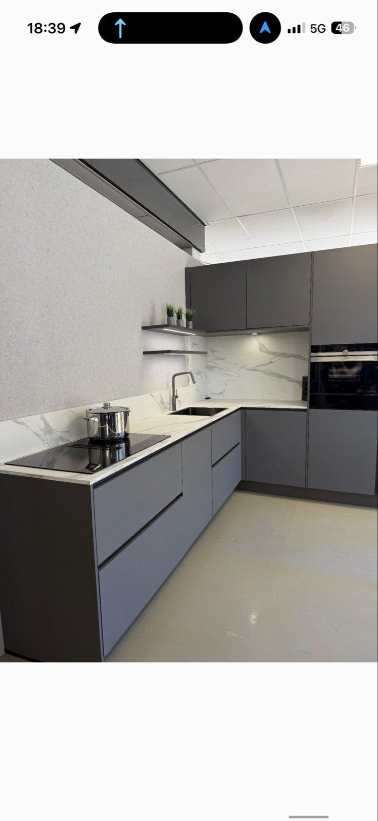 Showroom keuken met Siemens apparatuur !!, Ophalen, Hoekkeuken, Nieuw, Greeploos