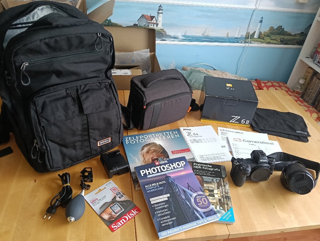 ZGAN Nikon Z6 II (1386 clicks )  + 24-200mm VR + Mega Set, Geheugenkaart, Kantelbaar/draaibaar scherm, Ophalen of Verzenden, Zo goed als nieuw