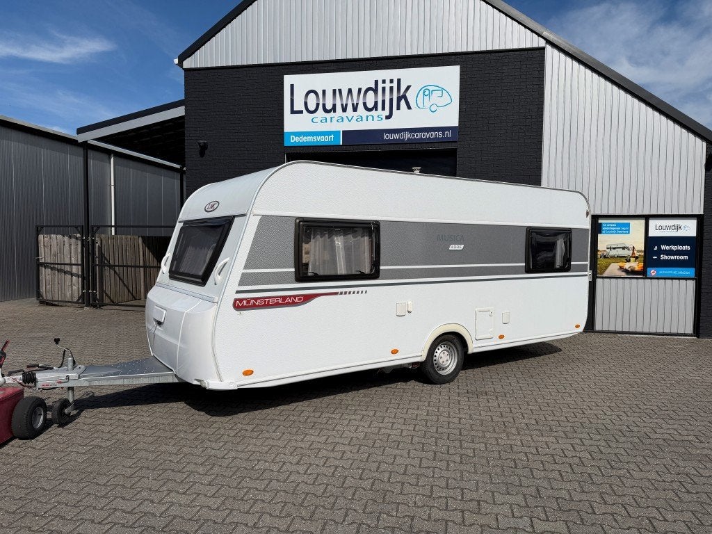 LMC Musica 490 E ’17 (Mover, Enkele Bedden), Caravans en Kamperen, Rondzit, 7 tot 8 meter, Bedrijf, Kelvinstraat 23
7701BZ  Dedemsvaart, NL
