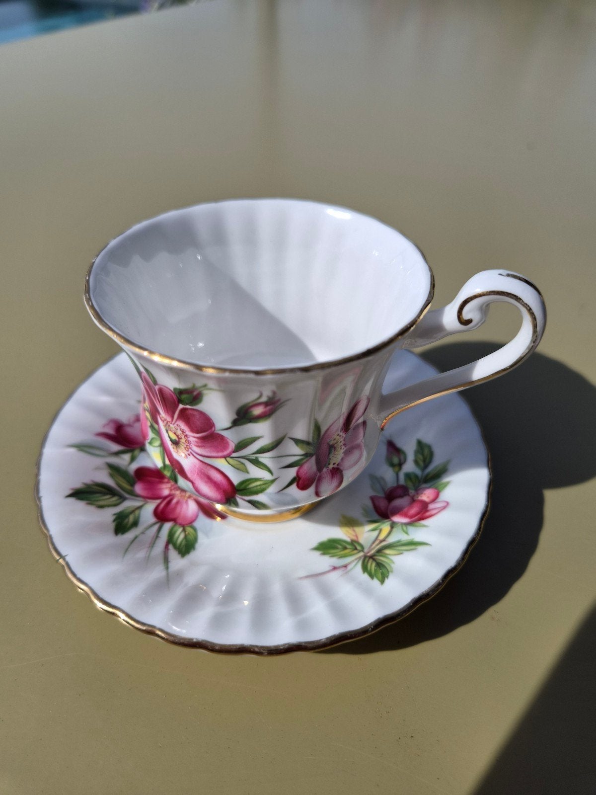 Paragon porcelein kop en schotel prairie rose  nummer 354, Ophalen of Verzenden, Zo goed als nieuw, Porselein, Kop en/of schotel