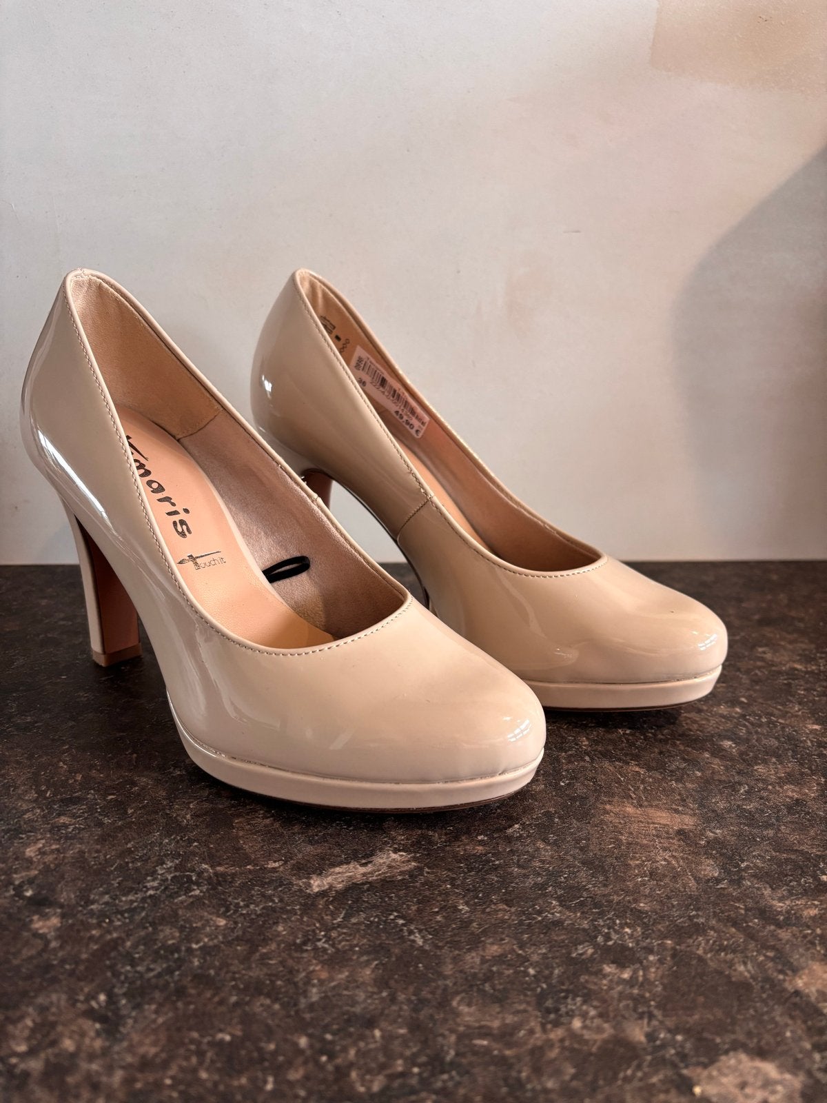Tamaris Touch It Pumps, Pumps, Beige, Ophalen of Verzenden, Zo goed als nieuw