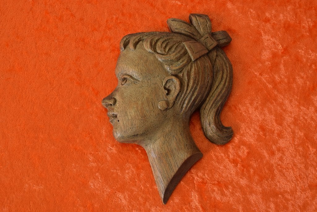Retro vintage wandhoofdje van hout - Meisje met strik, Ophalen of Verzenden
