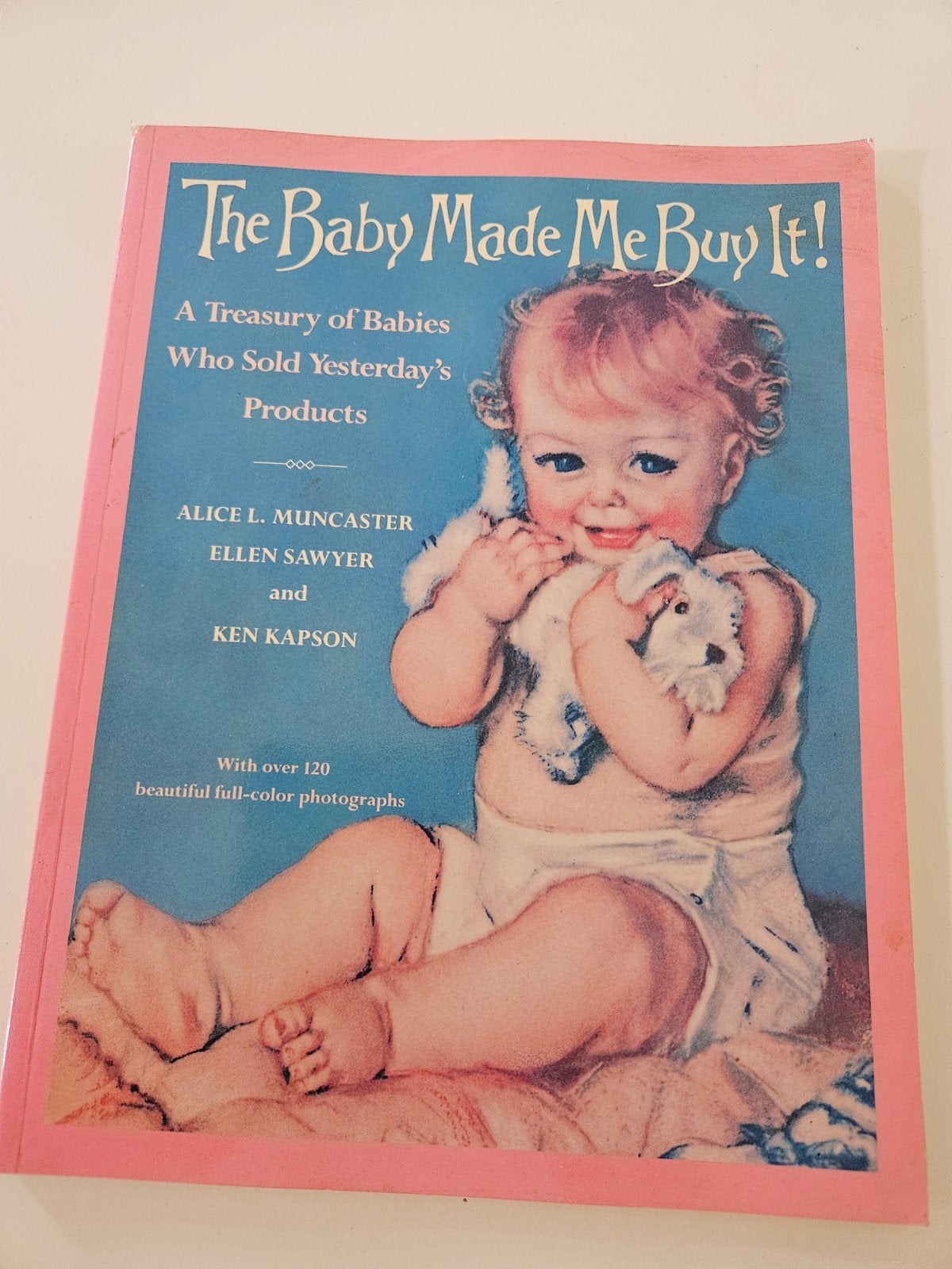 The Baby Made Me Buy It! - Een schatkist van baby's, Ophalen of Verzenden, Zo goed als nieuw, Alice L. Muncaster, Ellen Sawyer, Ken Kapson