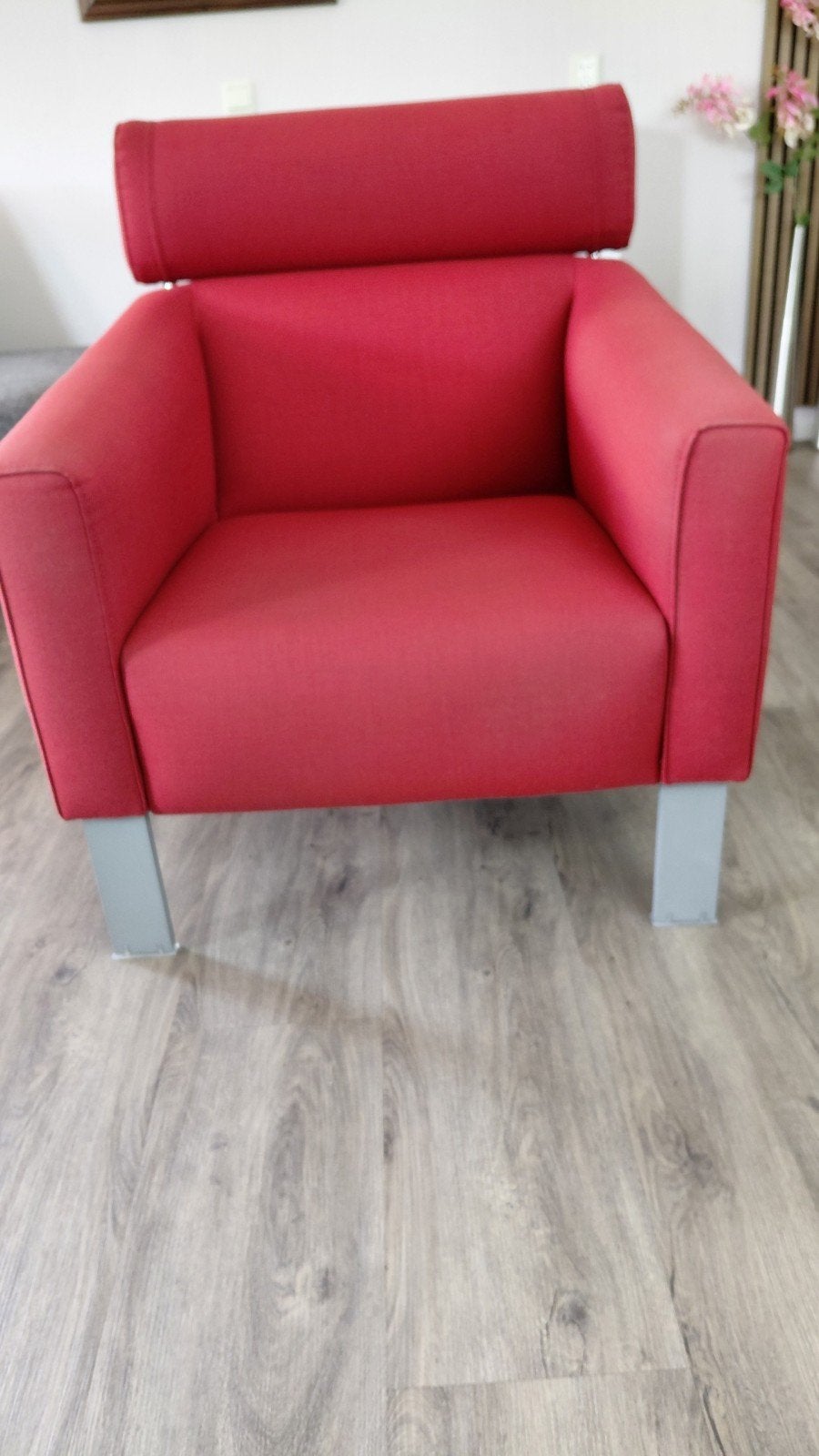 Leolux Rode Fauteuil met Verstelbare Hoofdsteun, Ophalen, Gebruikt, 75 tot 100 cm, 75 tot 100 cm