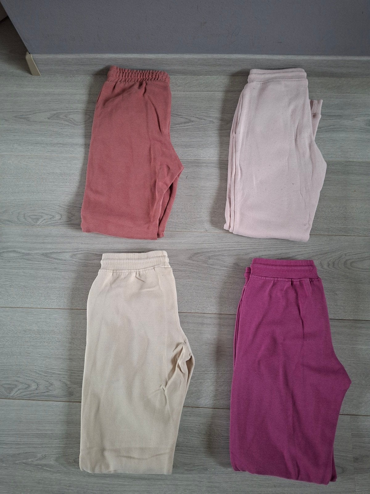 4 meisjes joggingbroeken maat 146/152 zgan, Kinderen en Baby's, Kinderkleding | Maat 146, Ophalen of Verzenden, Zo goed als nieuw
