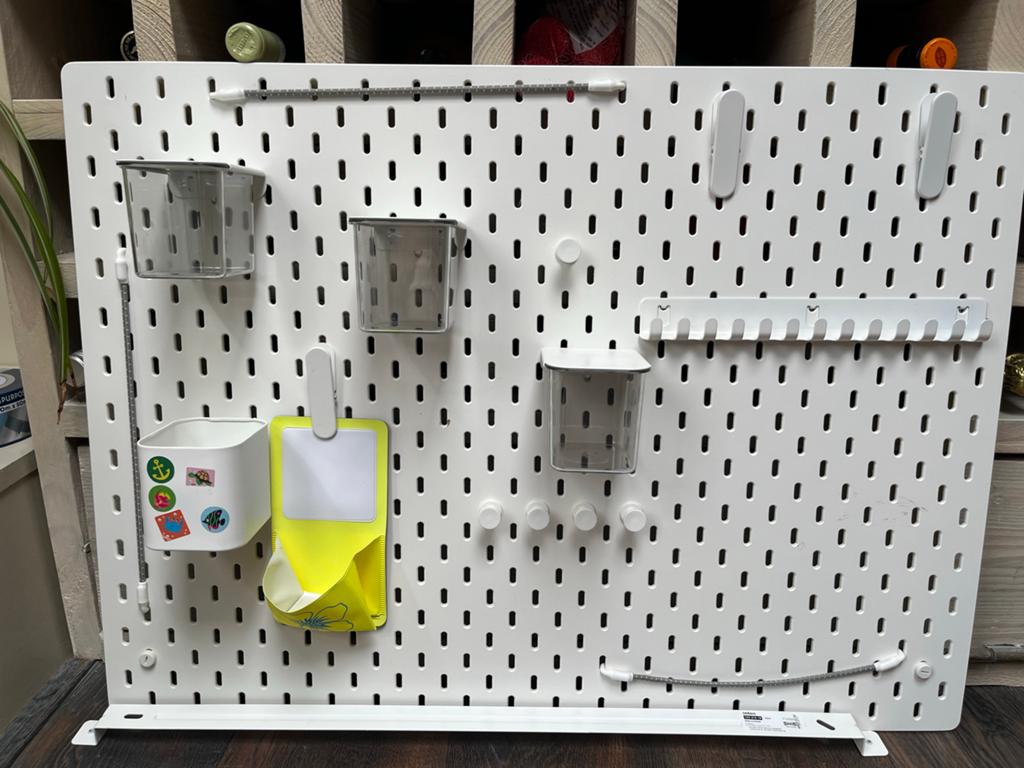 IKEA Skadis bord met accessoires, Huis en Inrichting, Ophalen, Zo goed als nieuw