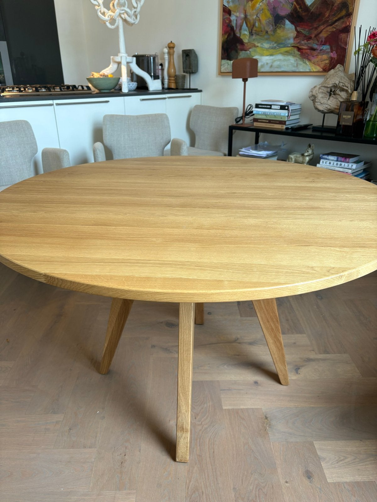 Foto 3 van Ronde eikenhouten eettafel - Zo goed als nieuw