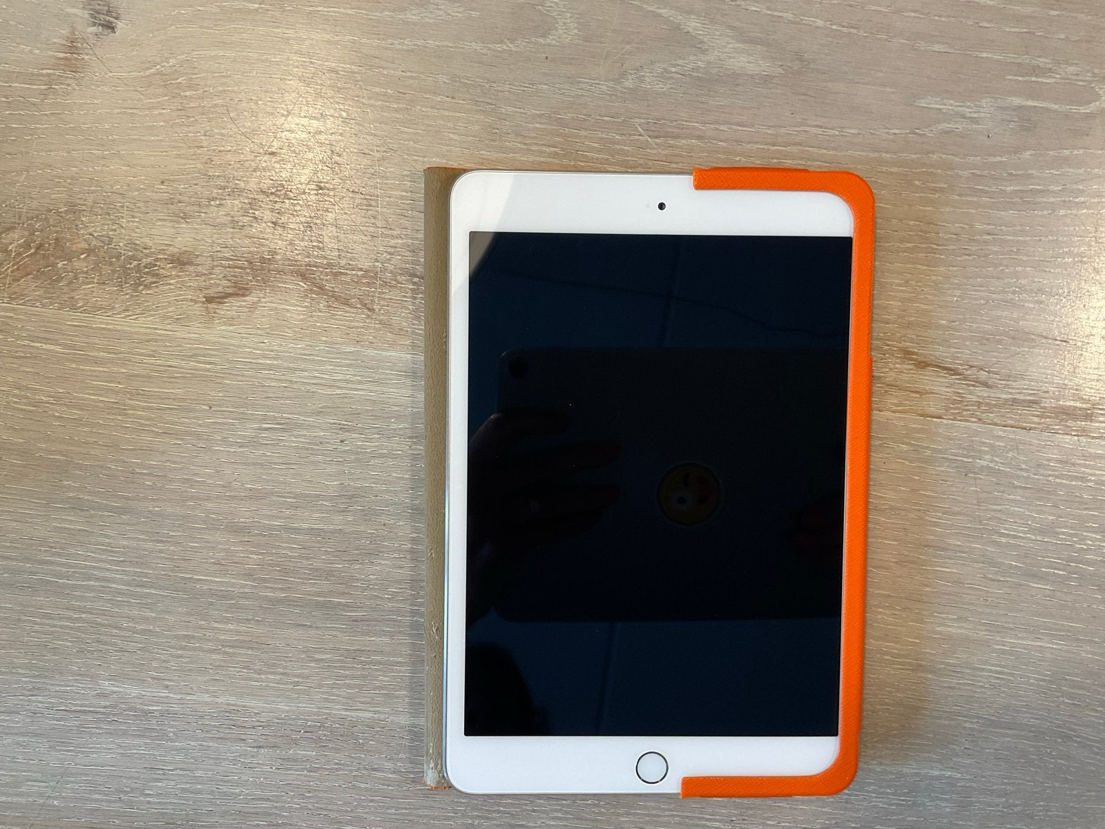 iPad mini 3 16 GB met oranje beschermhoes
