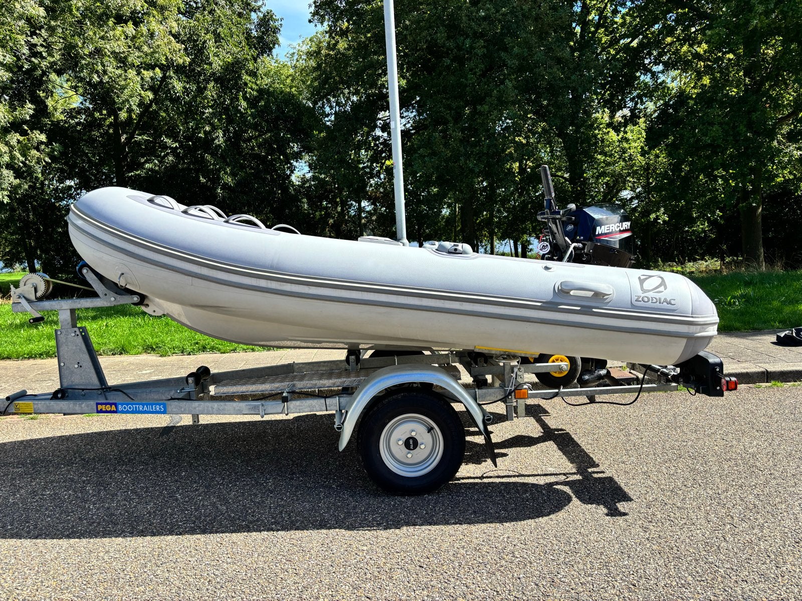 Zodiac Cadet 300 DL RIB met Mercury 20pk en Pega trailer, Watersport en Boten, Rubberboten, Ophalen, Aluminium, Inclusief motor