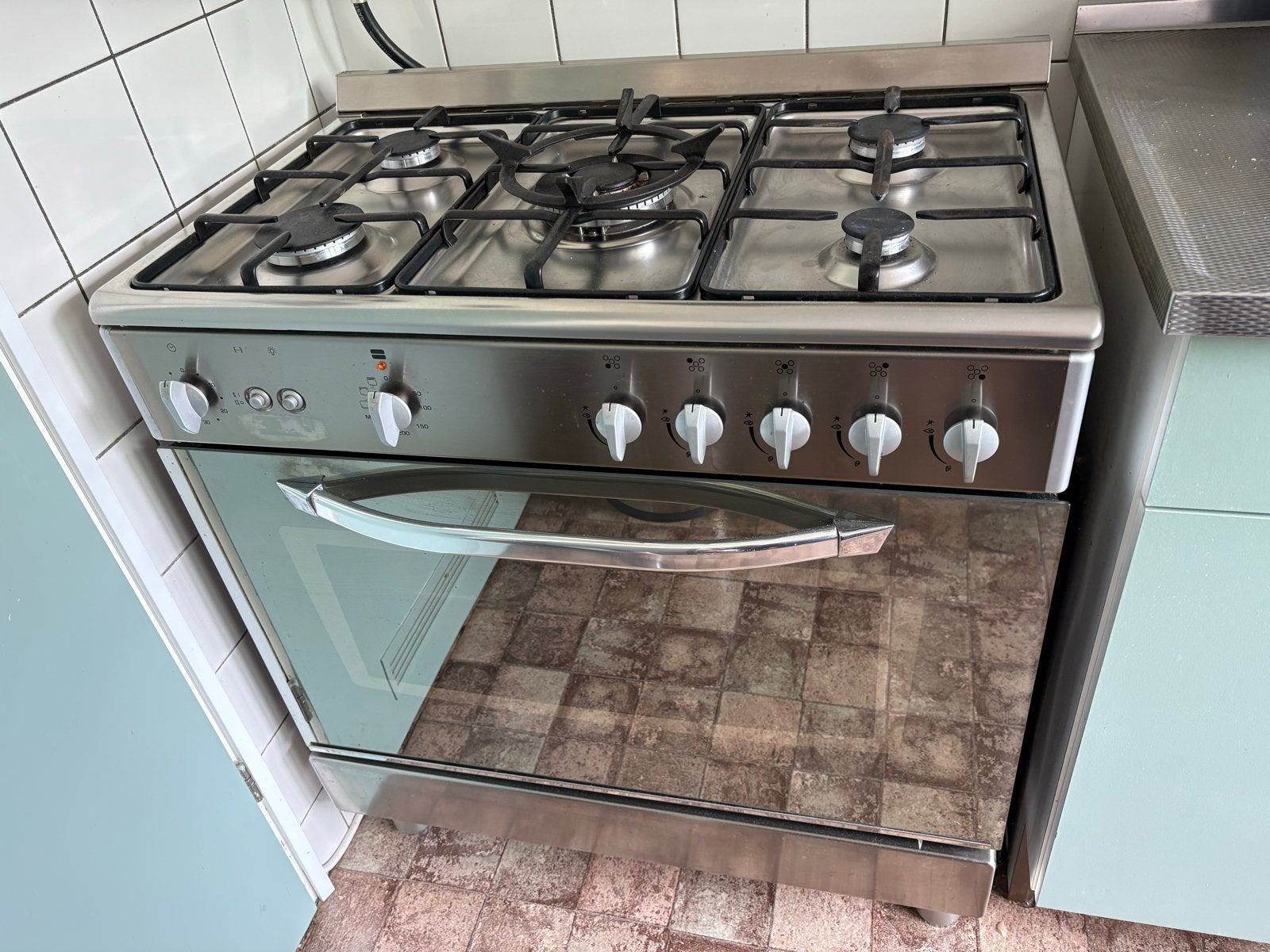 Vrijstaand gasfornuis met oven - 5 pitten, Witgoed en Apparatuur, Fornuizen, Ophalen, 60 cm of meer, Zo goed als nieuw, Gas