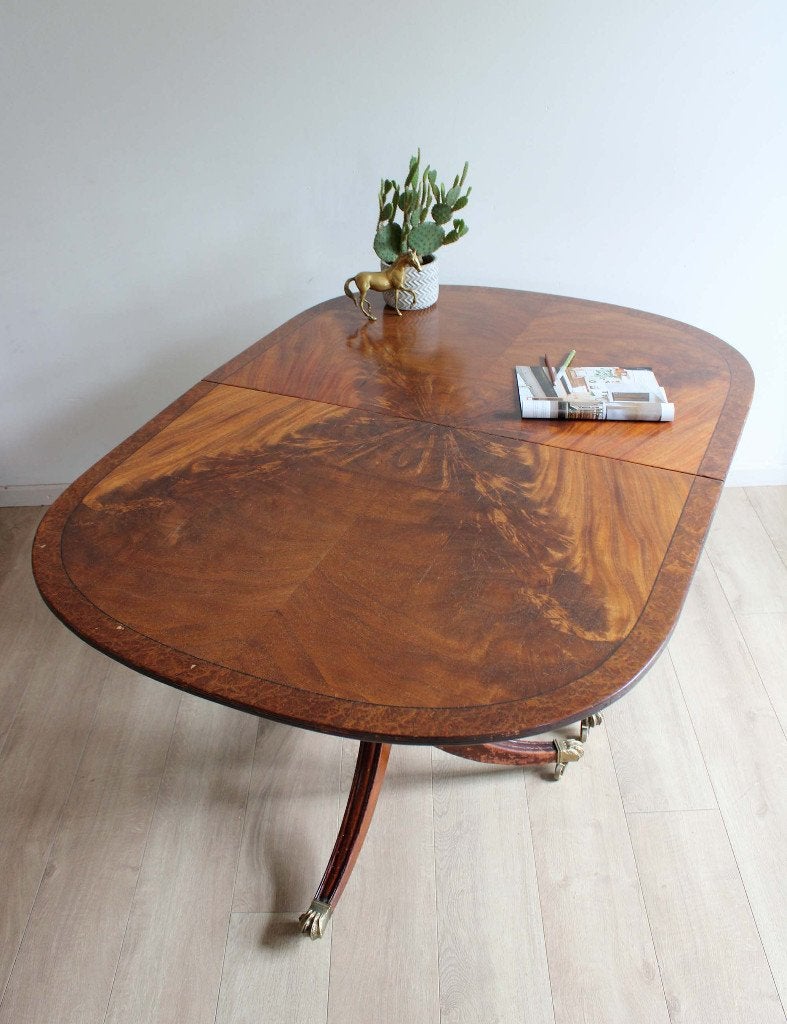 Antieke tafel op messing klauwpoten. Vintage eettafel, Antiek en Kunst, Ophalen