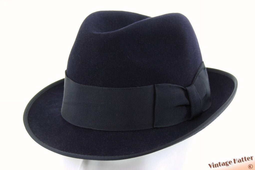 Vintage Gleufhoed Wegener donker blauw vilt 57,5 goede staat, Wegener, Hoed, Ophalen of Verzenden, 57 cm (M, 7⅛ inch) of minder