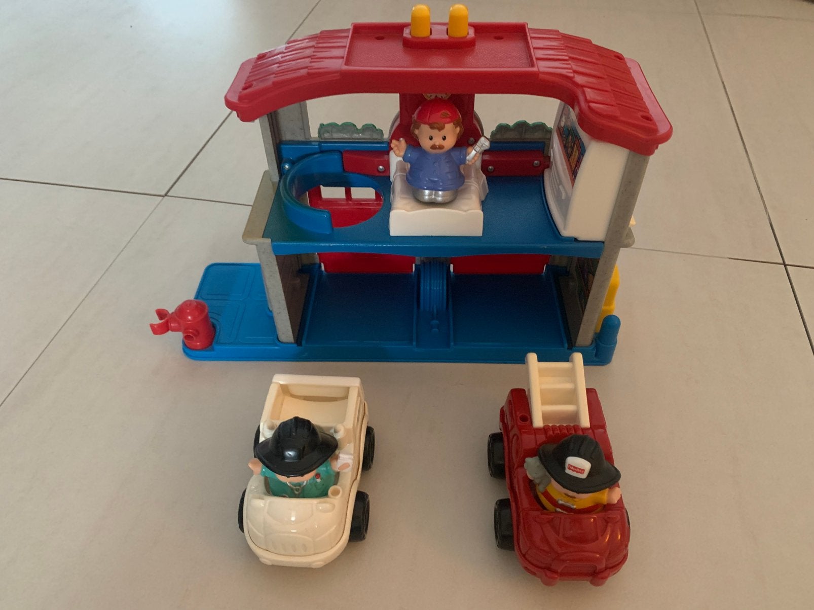 Fisher Price Little People brandweerkazerne, Kinderen en Baby's, Ophalen, Zo goed als nieuw, Speelset