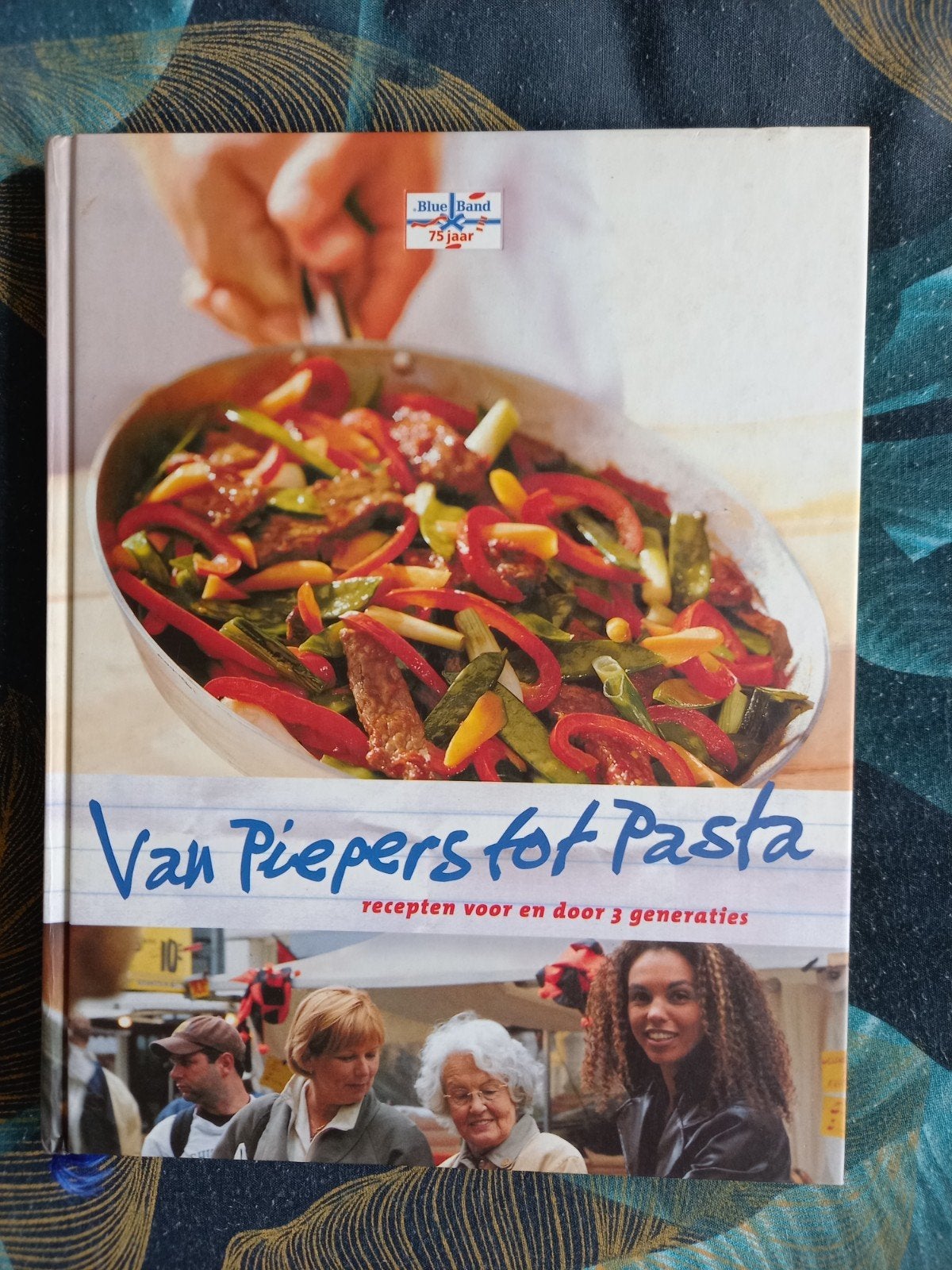 Kookboek Blue Band  75 jaar - Van piepers tot pasta, Ophalen of Verzenden, Gelezen