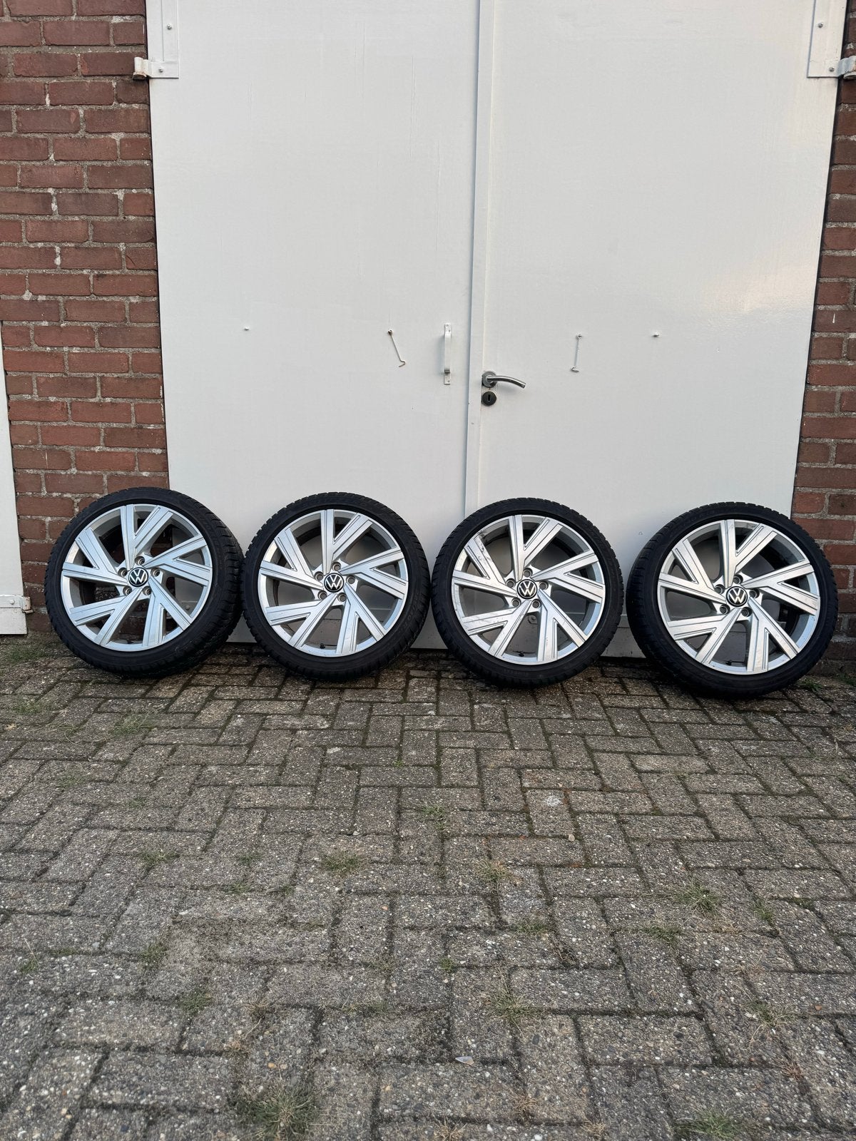 VW Golf 8 18 inch velgen met Pirelli Sottozero winterbanden, Auto-onderdelen, Banden en Velgen, 18 inch, Gebruikt, Banden en Velgen