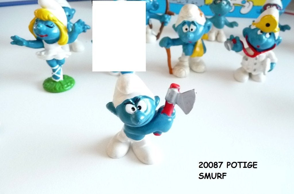 SMURF MET BIJL NR 20087 1976, Verzamelen, Smurfen, Verzenden, Zo goed als nieuw, Overige Smurfen, Poppetje, Figuurtje of Knuffel