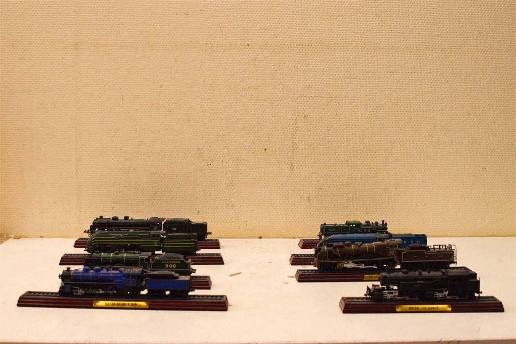 8 stuks treinen 48624