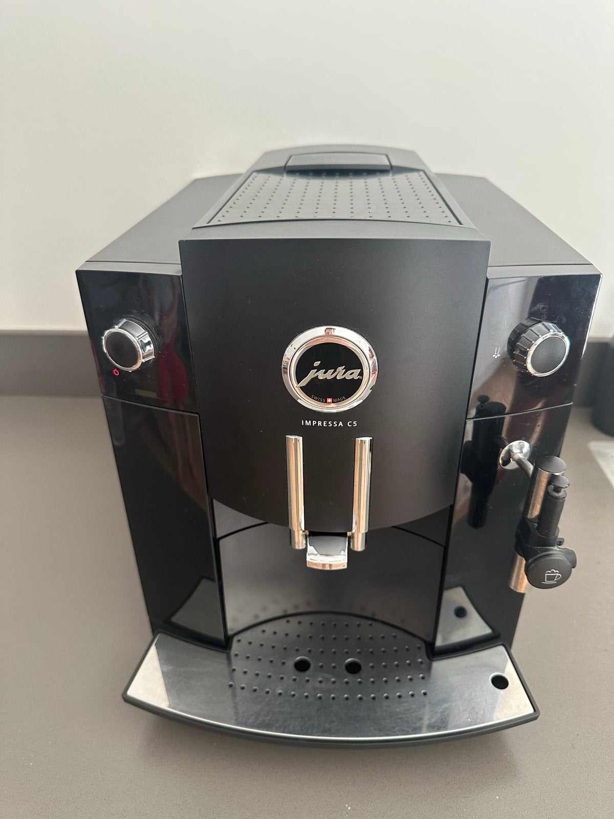 Goed onderhouden Jura Impressa C5 koffiemachine, Witgoed en Apparatuur, Koffiezetapparaten, Ophalen, Gebruikt, Koffiemachine, Koffiebonen