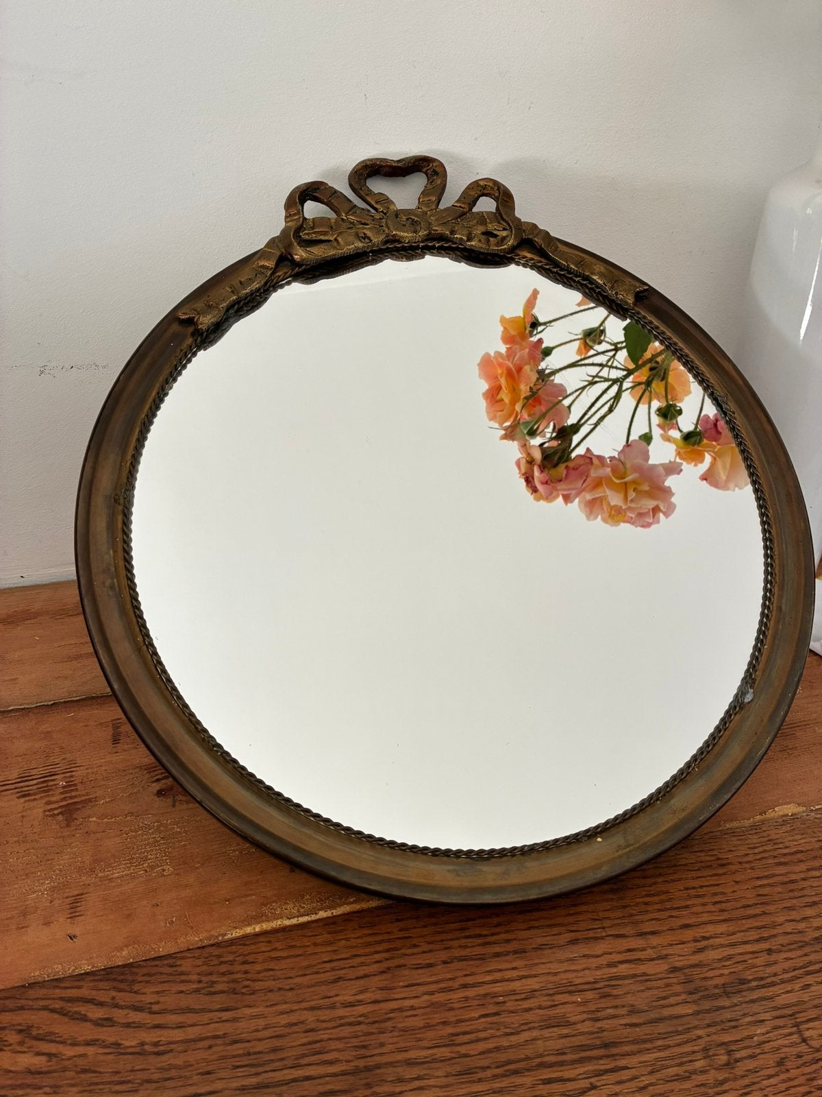 Antieke Ronde spiegel met messing/ koper striklijst, Ophalen of Verzenden, Rond, Minder dan 50 cm, Minder dan 100 cm