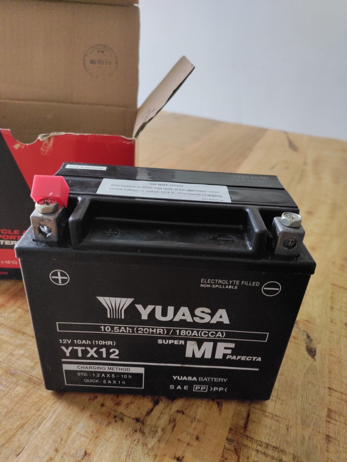 Yuasa YTX12 Motorfiets Accu 12V (zgan), Motoren, Accessoires | Overige, Zo goed als nieuw, Ophalen