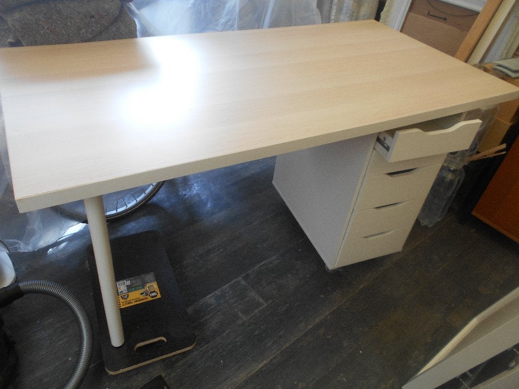 leuk en in zeer nette staat IKEA bureau met Alex ladeblok, Huis en Inrichting, Bureaus, Ophalen, Zo goed als nieuw, IKEA, 140 cm