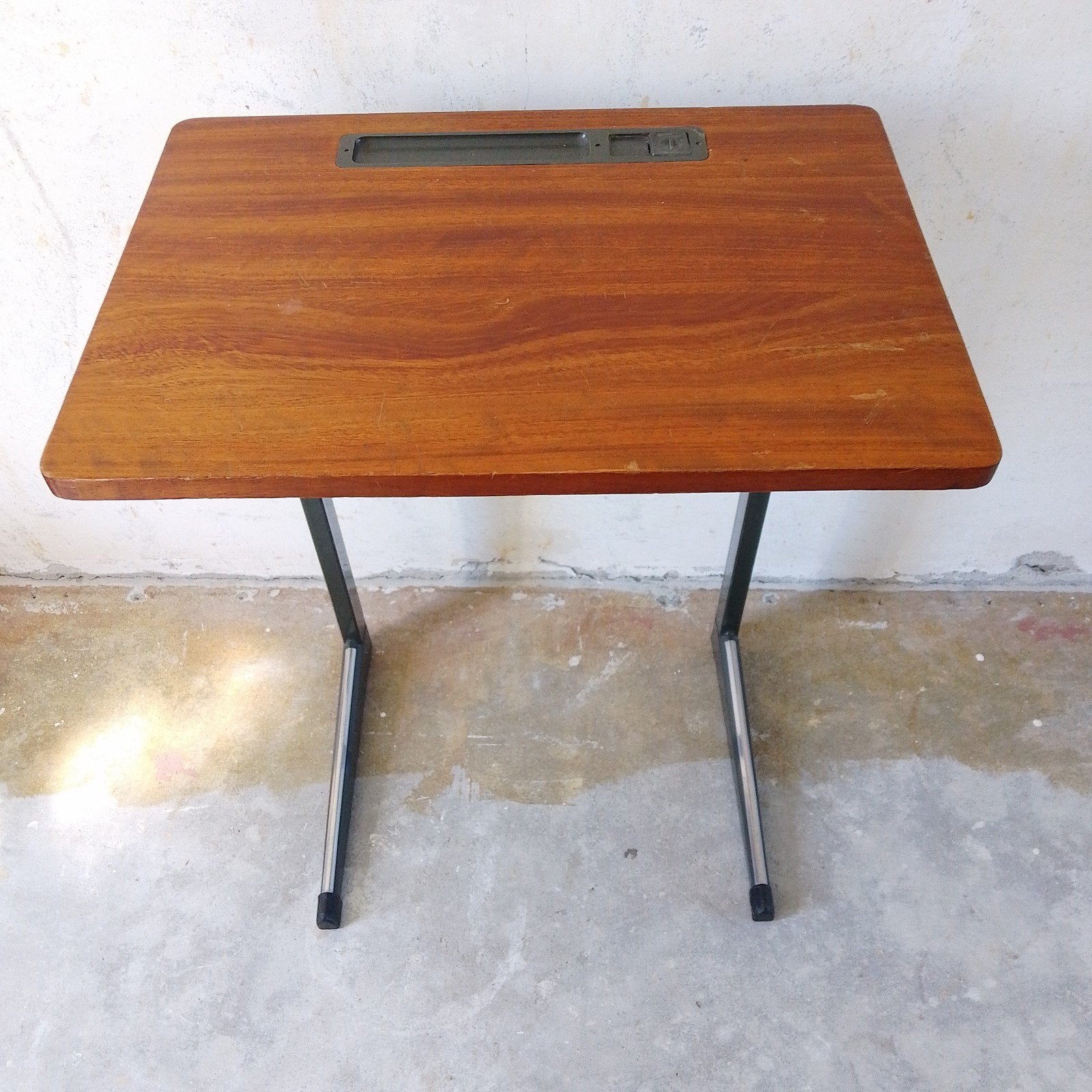 Vintage schoolniveau / lessenaar met massief houten blad, Ophalen, Gebruikt, Vintage, 55 tot 75 cm