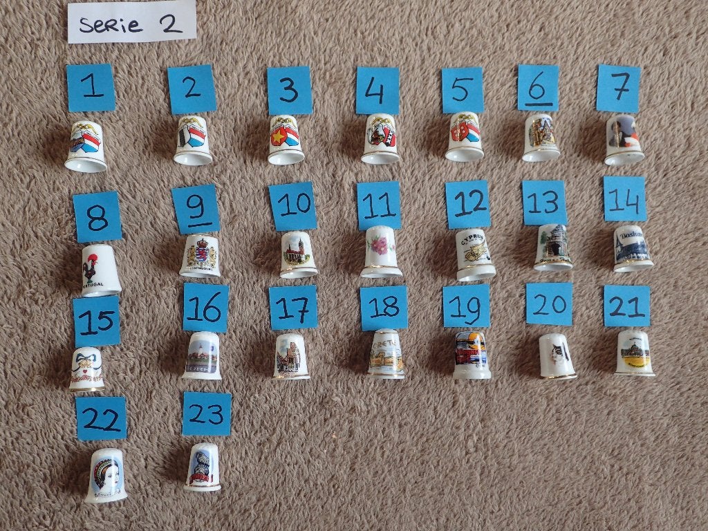Vingerhoedjes, serie 2,, Ophalen of Verzenden, Zo goed als nieuw