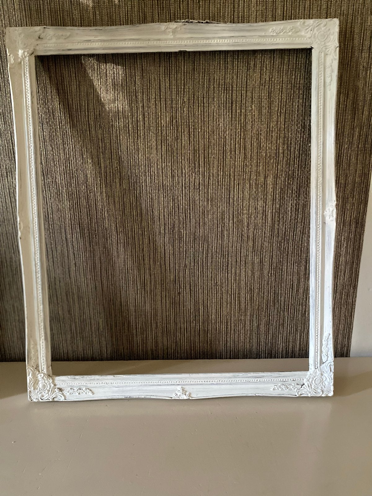 Decoratieve witte fotolijst met sierrand, Gebruikt, Met sierrand, Ophalen of Verzenden, Fotolijst