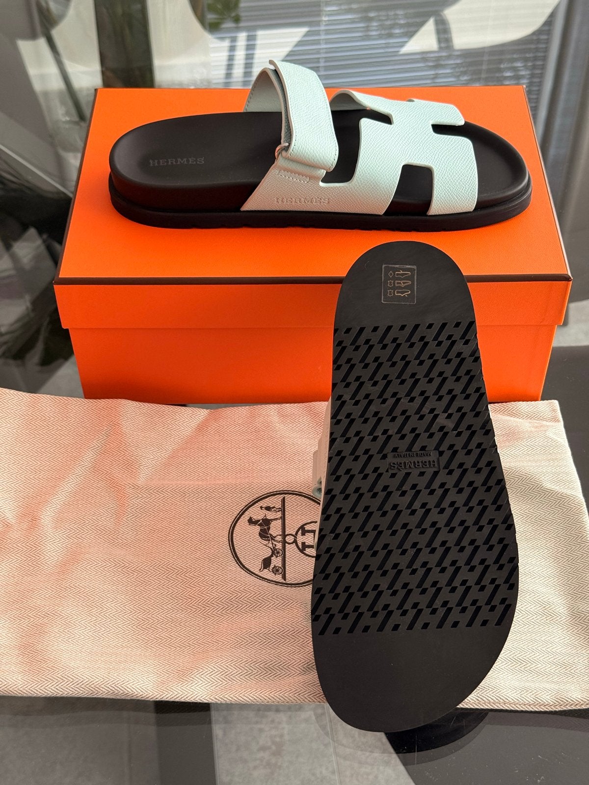 Hermès Chypre Bleu Cristaux Sandalen Maat 38, Kleding | Dames, Slippers, Blauw, Nieuw, Ophalen of Verzenden