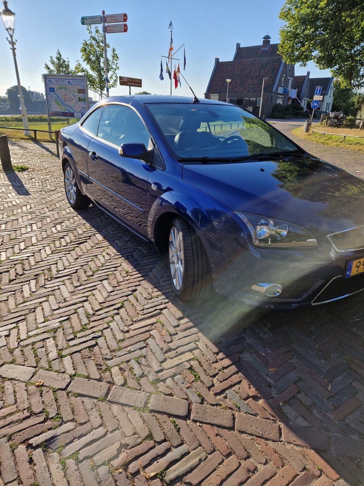 Ford Focus 2.0 107KW CC 2007 Blauw, Zwart, 4 cilinders, Cabriolet, 75 €/maand