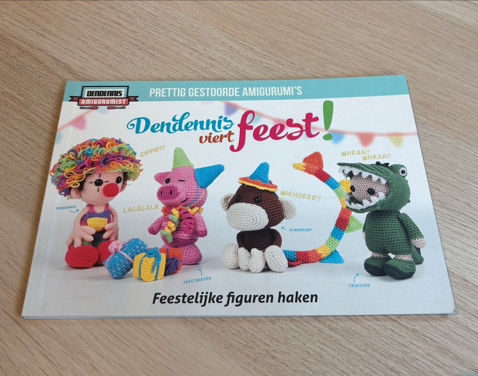 Dendennis viert feest! Feestelijke figuren haken, Ophalen, Zo goed als nieuw, Breien en Haken, Geschikt voor kinderen