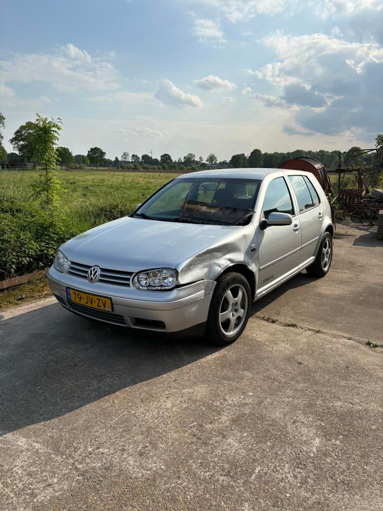 Volkswagen Golf 1.6 77KW 2002 Grijs, Voorwielaandrijving, Stof, 1145 kg, 49 €/maand