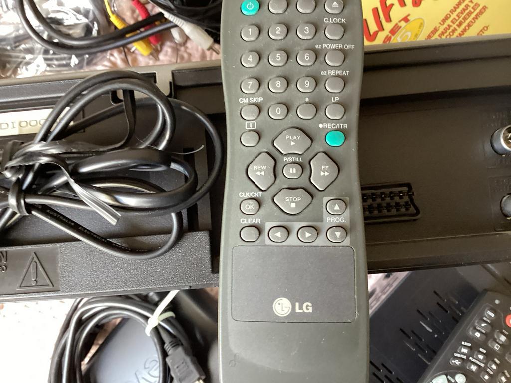 LG VHS, Samsung Blu-ray & Showbox IPTV met afstandsbedienin, Ophalen of Verzenden, Zo goed als nieuw, VHS-speler of -recorder
