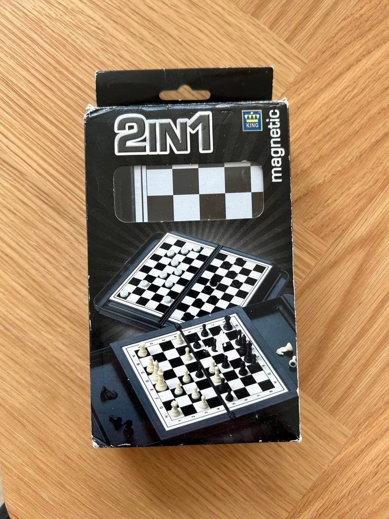2-in-1 Magnetisch Schaak- en Damspel - Reisformaat, Ophalen of Verzenden, Zo goed als nieuw