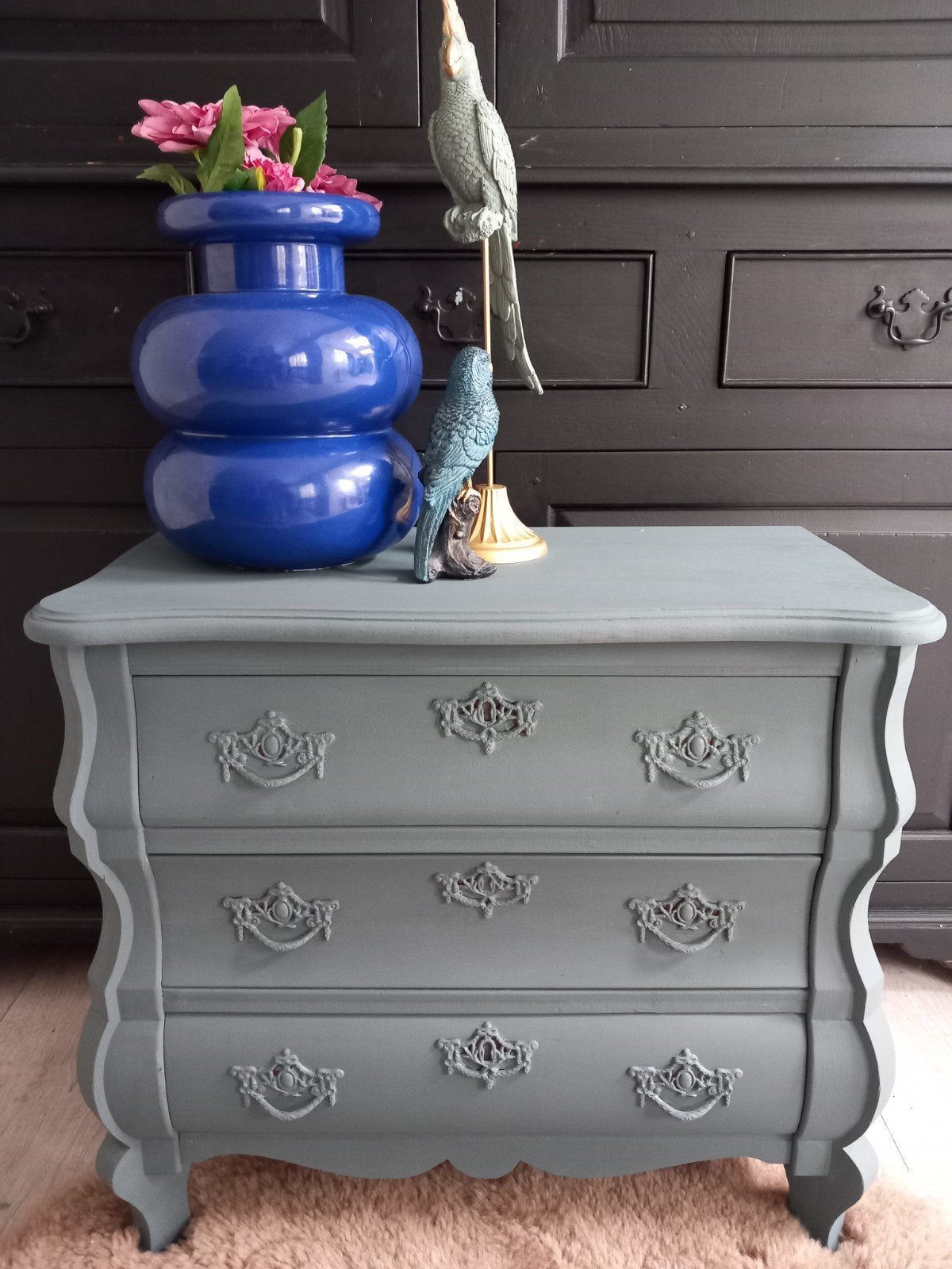 Antiek buik ladekastje in authenblauw, Antiek en Kunst, Ophalen of Verzenden