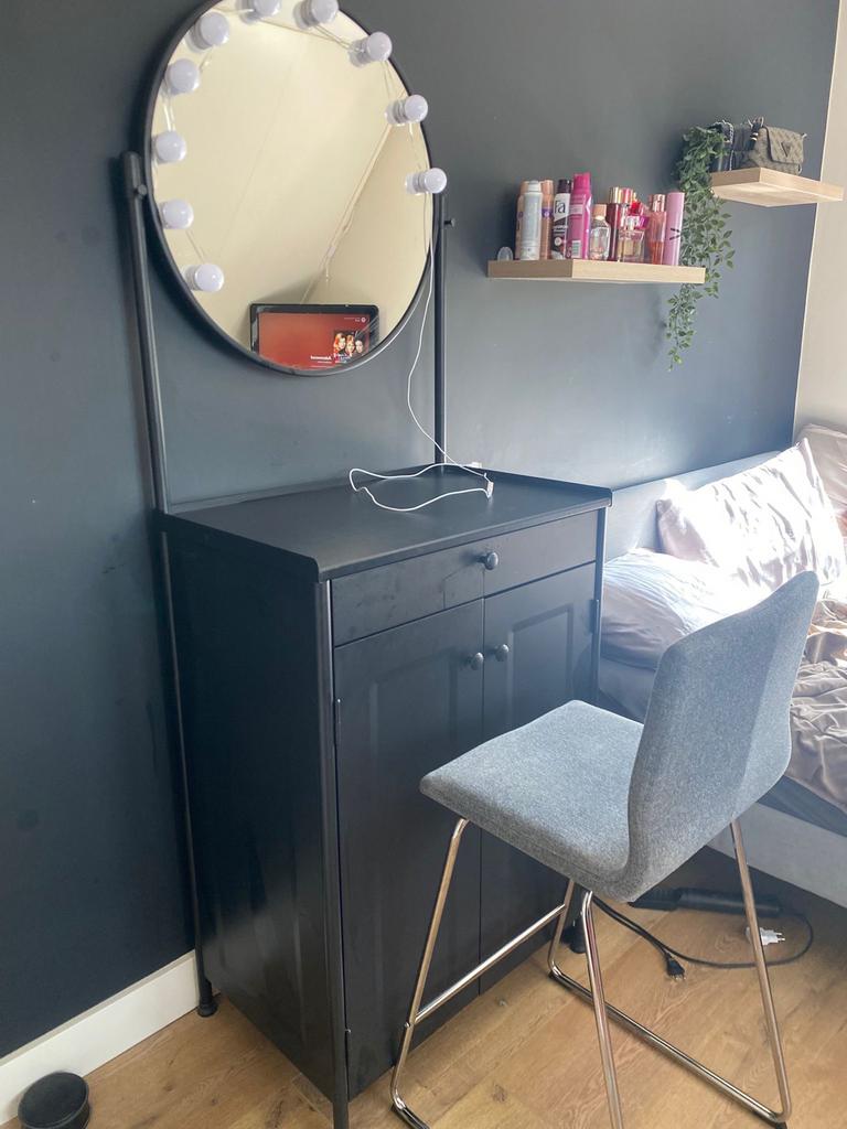 Make-up kastje met spiegel, verlichting en stoel, Ophalen, Gebruikt, 1 of 2 laden, 50 tot 100 cm