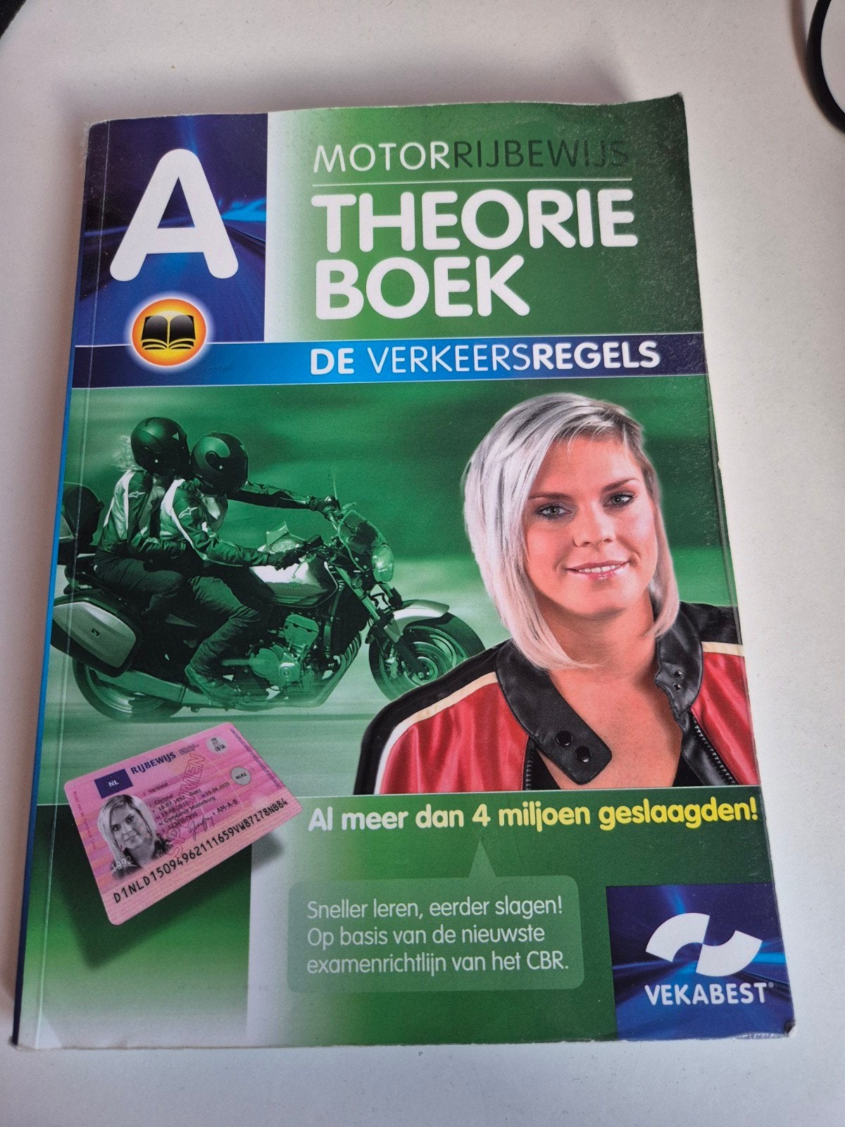 Vekabest Motorrijbewijs Theorieboek - De Verkeersregels, Boeken, Ophalen of Verzenden, Zo goed als nieuw, Overige niveaus, Vekabest