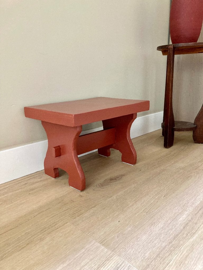 Voetenbankje, vintage houten tafeltje uit Zweden. Faluröd., Minder dan 50 cm, Gebruikt, Minder dan 50 cm, Ophalen of Verzenden