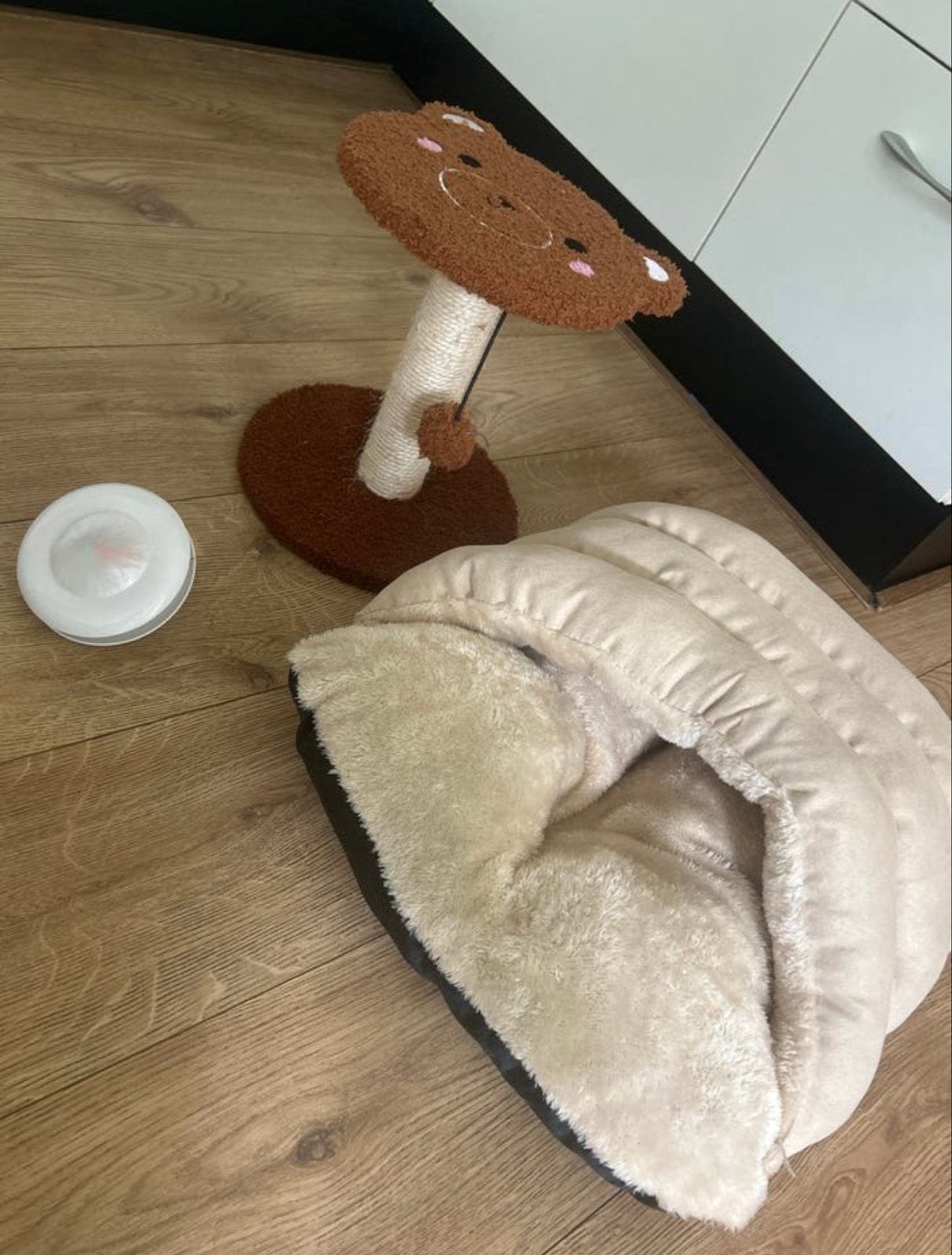 Katten krabpaal en mand, Ophalen, Zo goed als nieuw