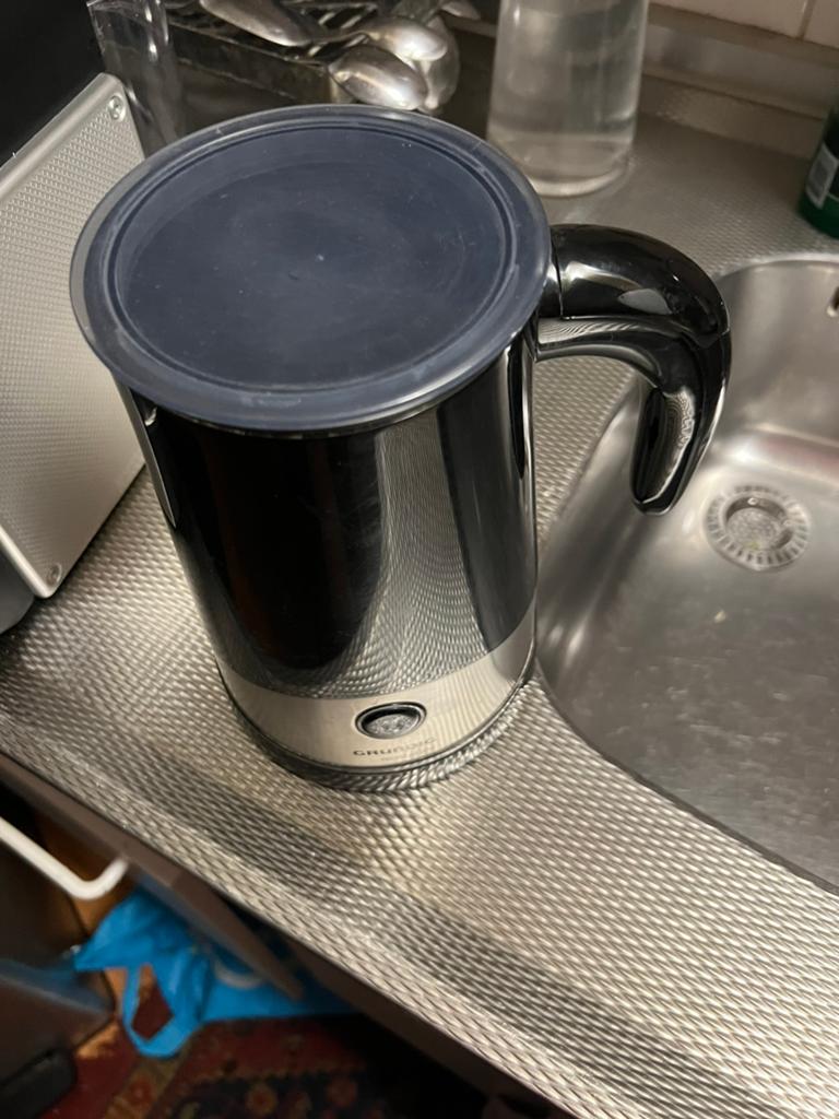 Automatisch  milk frother steamer, Huis en Inrichting, Keuken | Potten en Pannen, Ophalen of Verzenden, Zo goed als nieuw