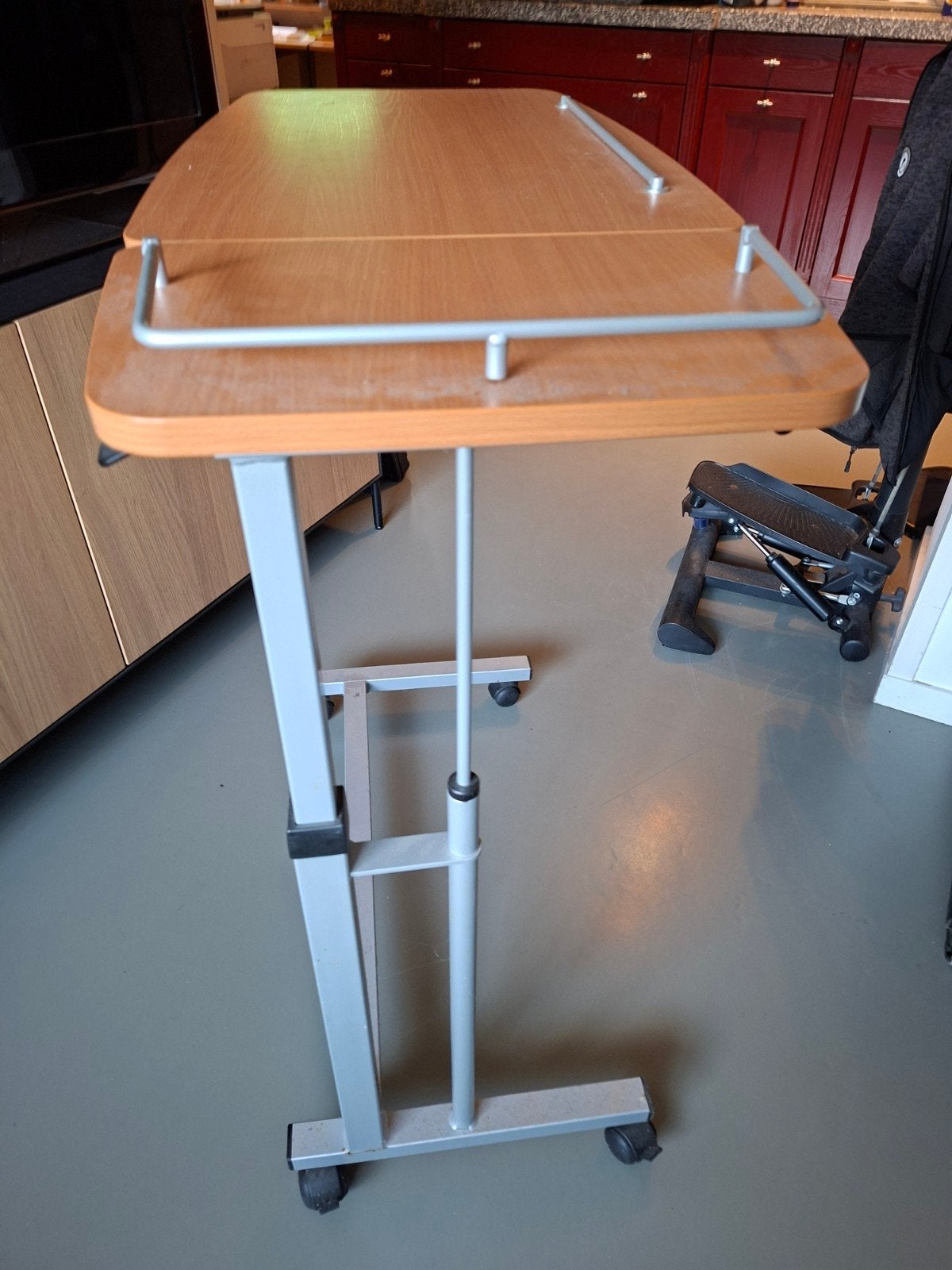 Verrijdbare bijzettafel/laptoptafel met verstelbaar blad, Gebruikt, Modern, Functioneel, Ophalen of Verzenden, 75 cm of meer
