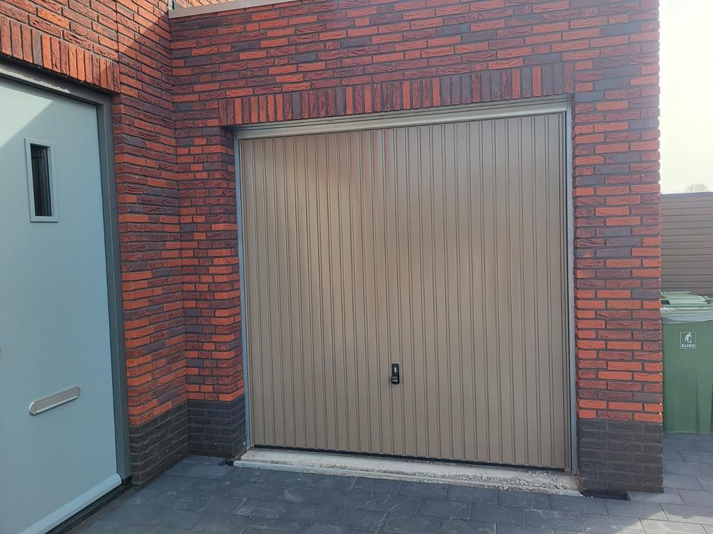 Hormann N80 garage kanteldeur, Doe-het-zelf en Verbouw, Deuren en Horren, Ophalen