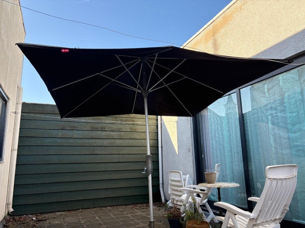 Parasol 240x240 cm + Originele Hoes | Nieuwprijs €410, Tuin en Terras, Ophalen, Kantelbaar, 2 tot 3 meter, Zo goed als nieuw